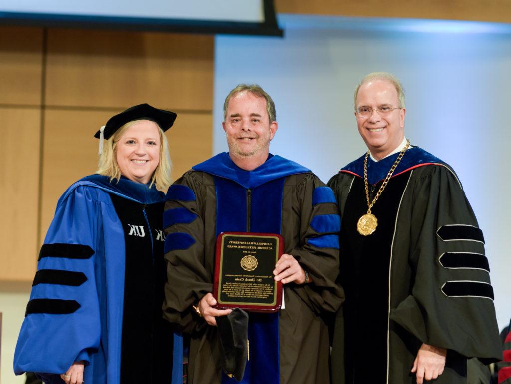 Dr. Chuck Crain receives Campbellsville University’s 2018 Non-Tenured Faculty Excellence Award