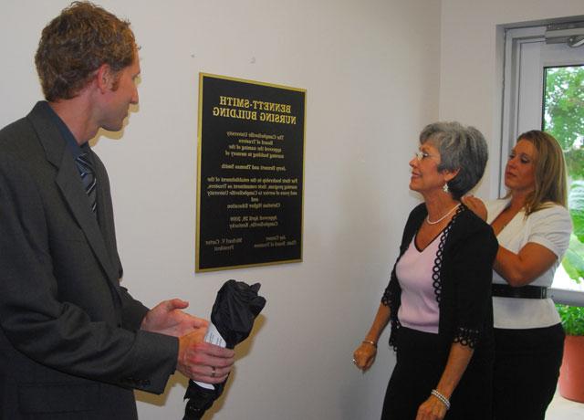 Jackie Bennett Roberts unveils one of two plaques in the Bennett-Smith Nursing Building. With her was her daughter, Jennifer; and her son, Jeff. (Campbellsville University Photo by Joan C. McKinney)