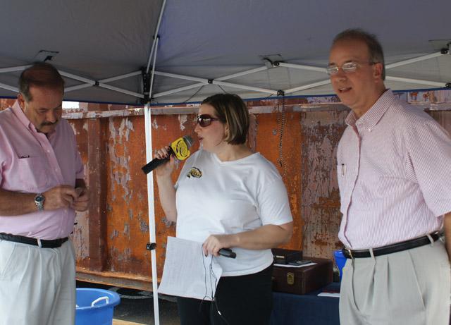 Hollie Sexton of WQXE radio interviewed Dr. Michael Carter and Hodgenville Mayor Terry Cruse. (Photo Courtesty of Linda Ireland, LaRue County Herald News) 