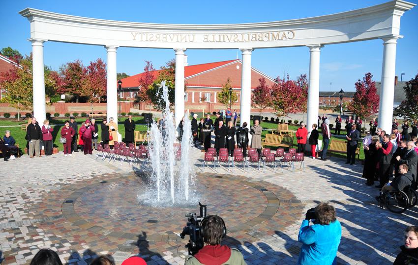 Dr. G. Ted and Sheri Taylor, for whom the fountain was named, turned on the fountain at the end of the dedication. (CU Photo by Ye Wei “Vicky”)